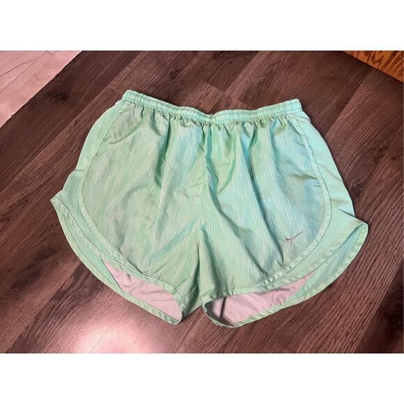 Nike Green Patterned Dri-Fit Shorts Woman’s Size Medium - Picture 1 of 9